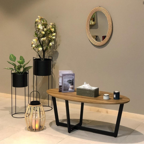 طاولة حديد وخشب بيضاوية كبيرة