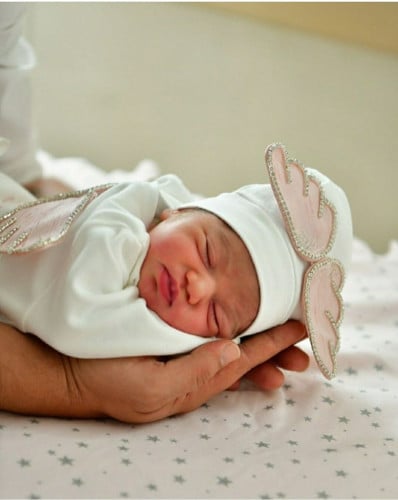 طقم مواليد بأجنحة مع ذيل تل