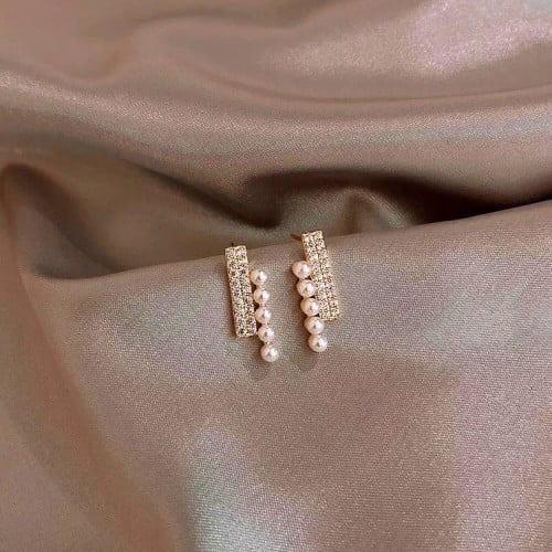 حلق مرصع بقطع اللولو و الفضة