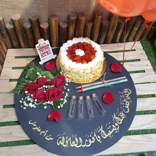 لوح بالورد و كيكه وبلونتين هيليوم