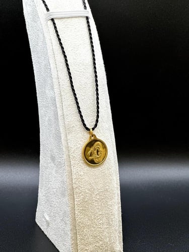 جنيه ذهب بطوط عيار 24 بي تي سي بوزن 2.35 غرام مع ت...