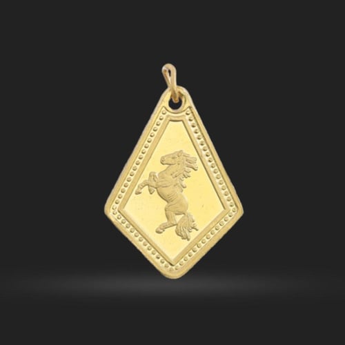 سبيكة بتعليقة ذهب عيار 24 بوزن 8 غرام على شكل معين...