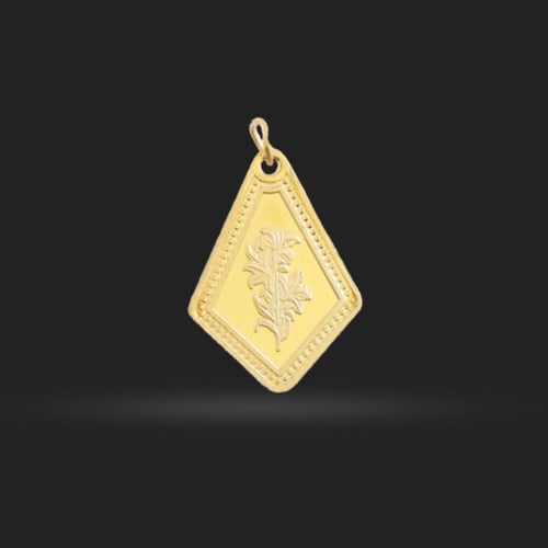 سبيكة بتعليقة ذهب عيار 24 بوزن 8 غرام على شكل معين...