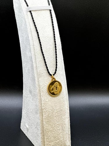 جنيه ذهب بطوط عيار 24 بي تي سي بوزن 8.35 غرام مع ت...