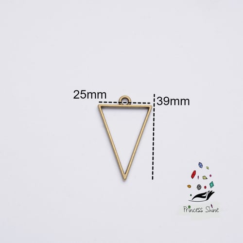 376 - تعليقة شكل مثلث لون برونزي