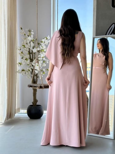 فستان طويل قماش كريب بقصة على الصدر بالاضافه كلفه...