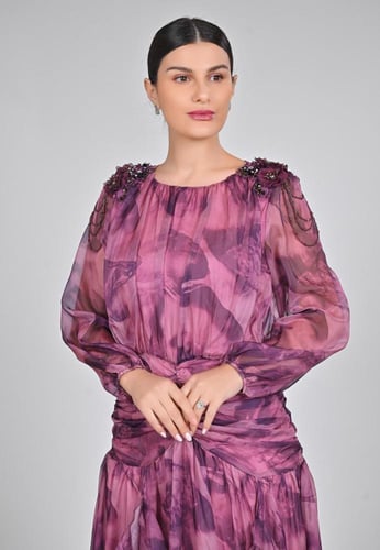 فستان سهرة طويل شيفون مشجر باكسسوار بالكتف ودرابية