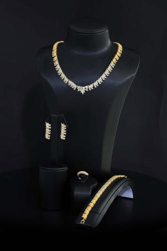 طقم إكسسوارات نسائي ذهبي فاخر بفصوص زركون