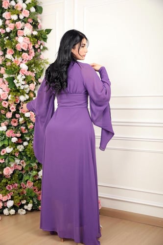 فستان طويل لون موف قماش كريب باكمام طويله على كسرا...