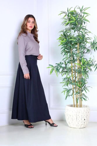 بلوزة سادة لون رمادي بازرار