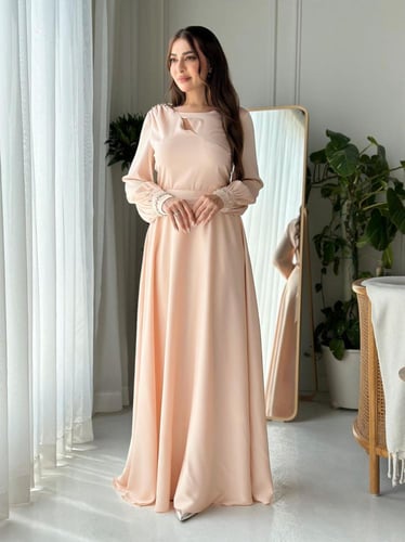 فستان كريب ستان بلون مشمشي مزين بكريستال