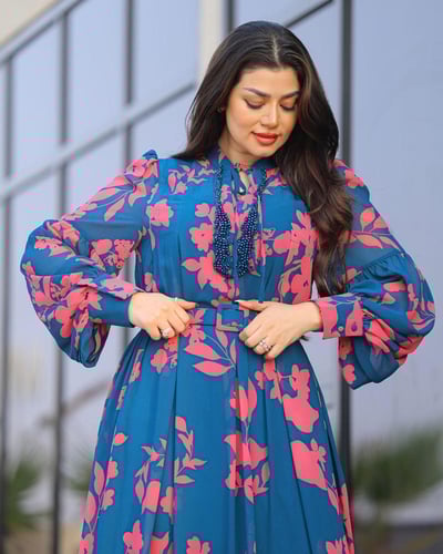 جلابية شيفون جورجيت مزينه بالكريستال بتصميم أنيق