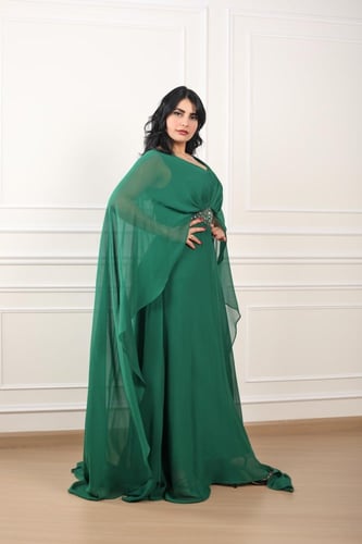 فستان سهره طول على تطريز في الخصر