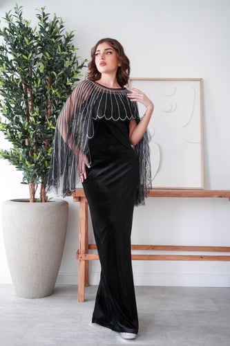 فستان سهرة مخمل أسود ملكي بتطريز لامع