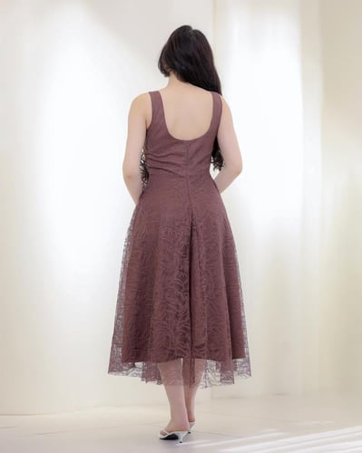 فستان ميدي بناتي دانتيل بتفصيل وردة فاخرة على الخص...