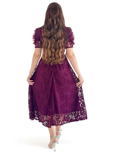 فستان سهره دانتيل ميدي بأكمام منفوشة وحزام خصر لإط...