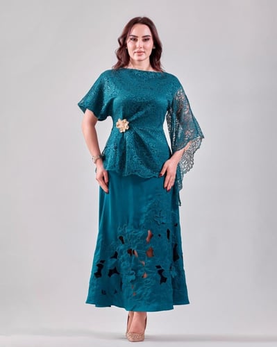 طقم دانتيل أنيق بتصميم راقٍ