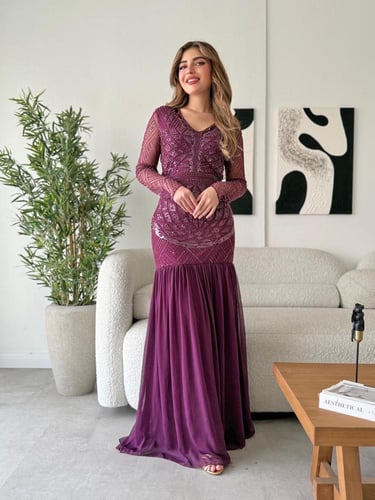 فستان سهرة لون عنابي فاخرة وأنيق