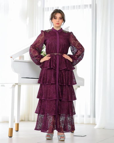 فستان سهرة برغندي دانتيل بطبقات مزين بكرستال على ا...