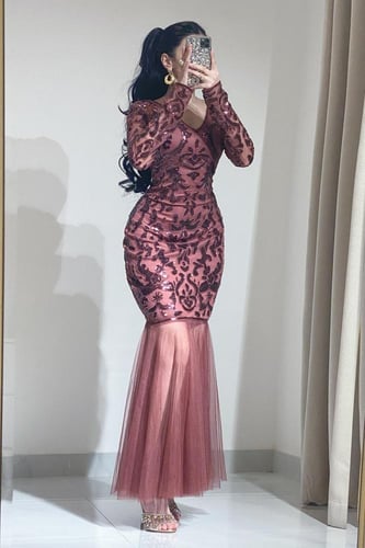 فستان سهرة طويل مزين بشك وترتر يدوي لون طوبي باكما...