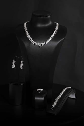 طقم إكسسوارات نسائي فضي فاخر بفصوص زركون