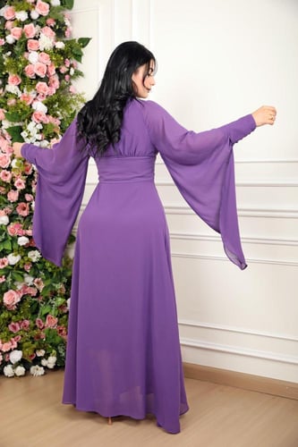 فستان طويل لون موف قماش كريب باكمام طويله على كسرا...