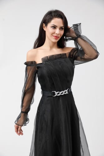 فستان سهرة طويل اوف شولدر مزين بتول اسود مع حزام