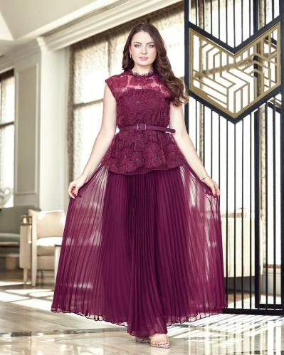 فستان سهرة طويل مزخرف بتفاصيل دانتيل وحزام خصر