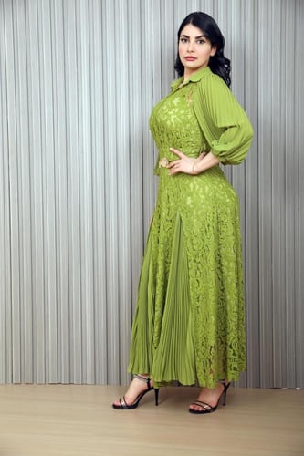 فستان طويل دانتيل اكمام طويلة من الاسفل كسرات بلاس...