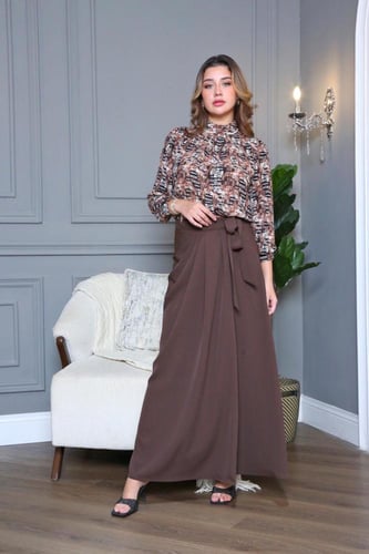 بلوزة شيفون برسومات على العنق ربطة لف