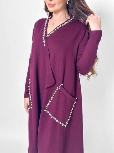 جاكيت صوف طويل بجيوب مزين بحبات اللؤلؤ لإطلالة راق...