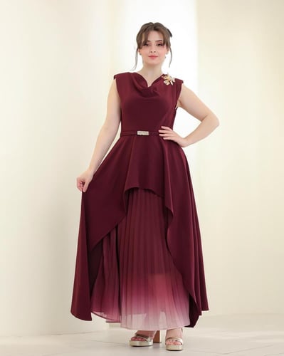 فستان سهرة بقصة كلوش مزدوجة وتفاصيل أنيقة