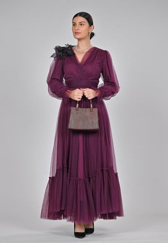 فستان سهرة طويل قماش تل برغندي طويل