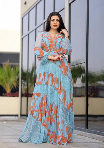 فستان مشجر بنقشة عصرية مع تفاصيل دانتيل راقية