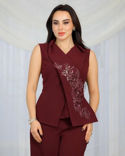 طقم نسائي كريب بقصة لف وتطريز يدوي فاخر