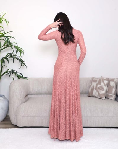 فستان سهرة ناعم دانتيل باكمام طويله