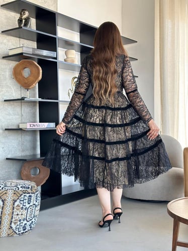 فستان ميدي اسود دانتيل وبطانه استرتش اكمام طويله و...