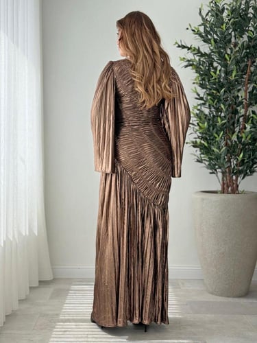 فستان سهرة طويل بلون برونزي فاخر