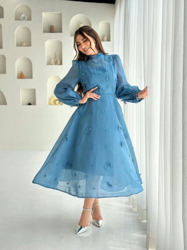 فستان ميدي قماش اورجانزا مزين بورود ثلاثية الابعاد...