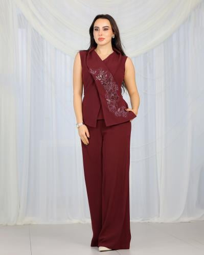 طقم نسائي كريب بقصة لف وتطريز يدوي فاخر