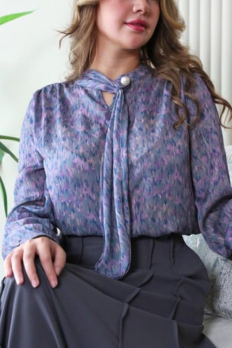 بلوزة شيفون اكمام طويله بالوان متداخلة على لول في...