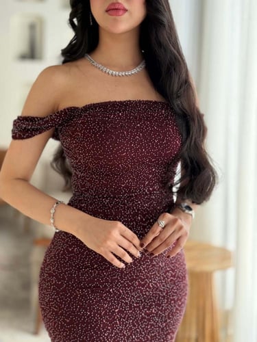 فستان سهرة ميدي أوف شولدر لامع لون عنابي