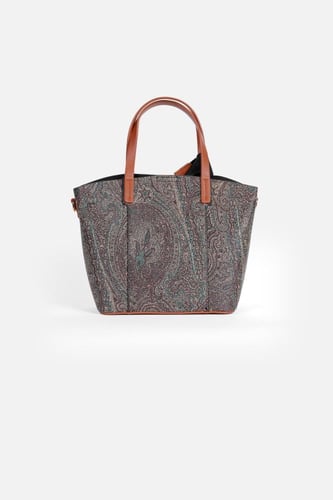 شنطة يد نسائية ماركة باجكو بنقشة شرقية وتفاصيل جلد...