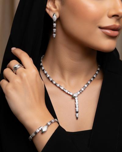 طقم إكسسوارات فاخر بتصميم انسيابي عصري