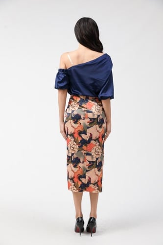 طقم تيور بلوزة ساتان كحلي مع تنورة مورد