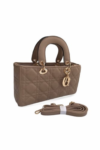 شنطة يد نسائية فاخرة جلد صناعي متوسطة الحجم مزينة...