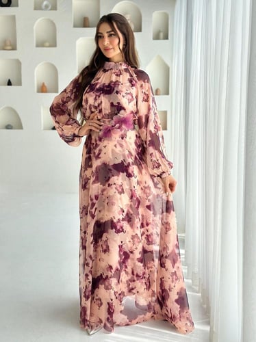 فستان شيفون مشجر بورود ثلاثية الأبعاد عند الخصر