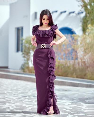 فستان سهرة أنيق بقصة ناعمة وتفاصيل شيفون راقية