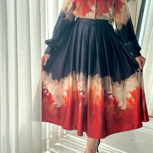 تنورة مموجة قماش حرير