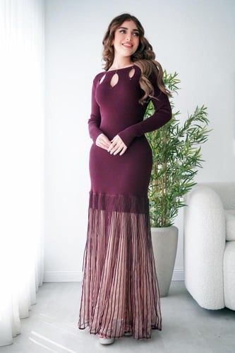 فستان شتوي عنابي أنيق بتصميم انيق وتفاصيل بليسيه ش...